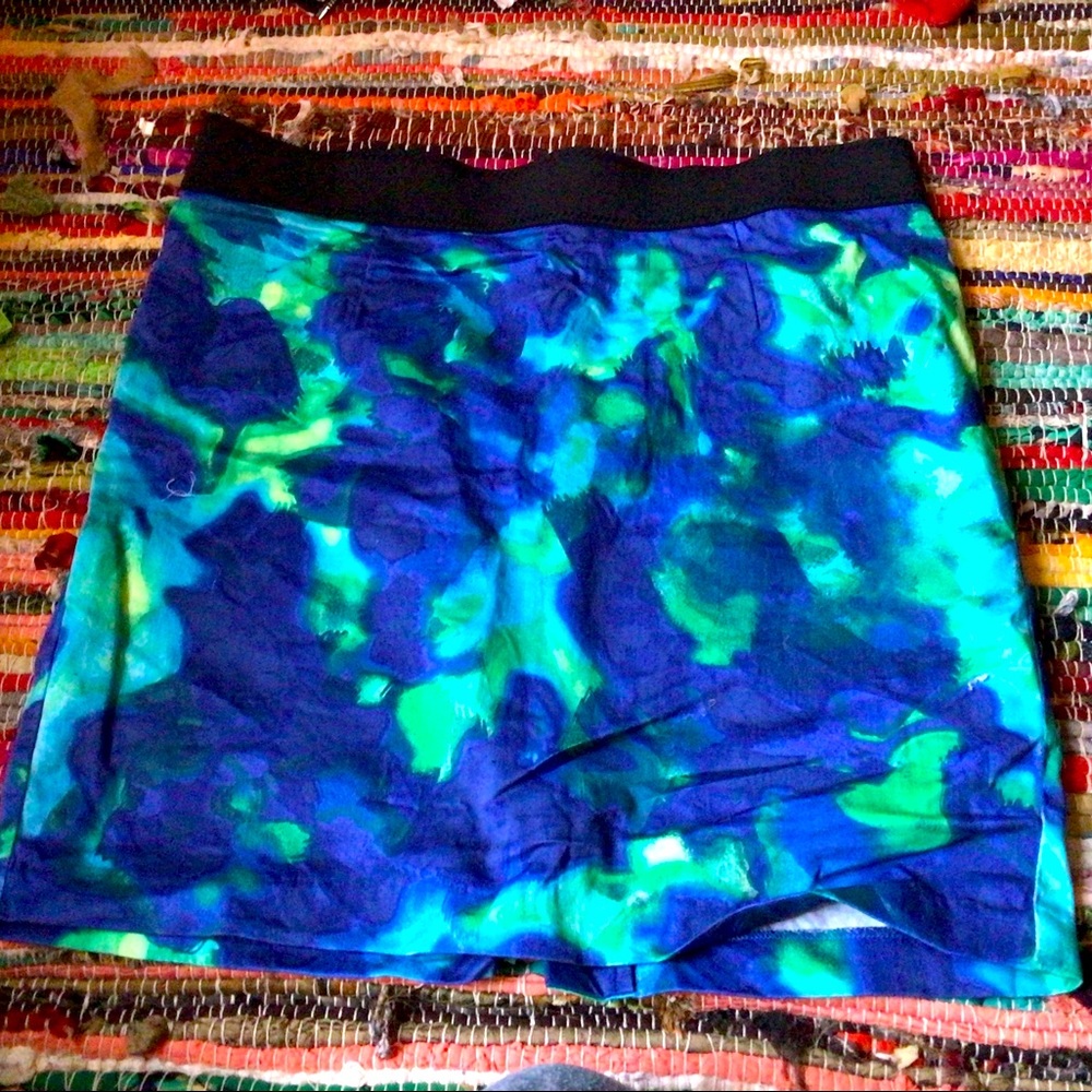 Vibrant stretch skirt